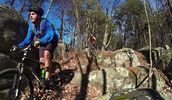 Mtb nin doğasında olan vahşilik, şehir içi kullanımlarda kaldırıma çıktım indim gibi durumlar da devam ettiğinden bazen garip eleştirilere sahne olabiliyor.